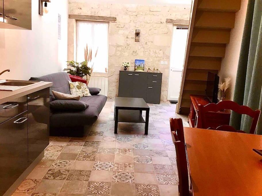 Logement Neuf Et Cosy Proche Centre Ville Chinon Kültér fotó